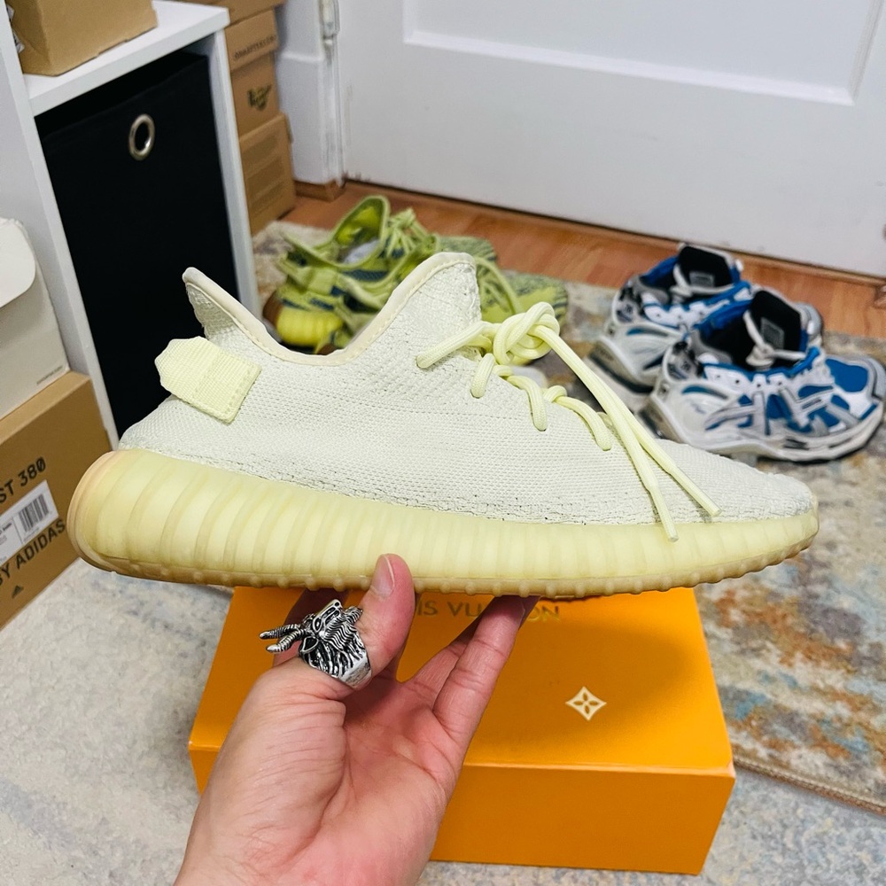 EUC Men’s Size 9 (Euro Sz 42.5) Adidas X Yeezy Boost 350 V2 Sneakers In Butter - Picture 9 of 15